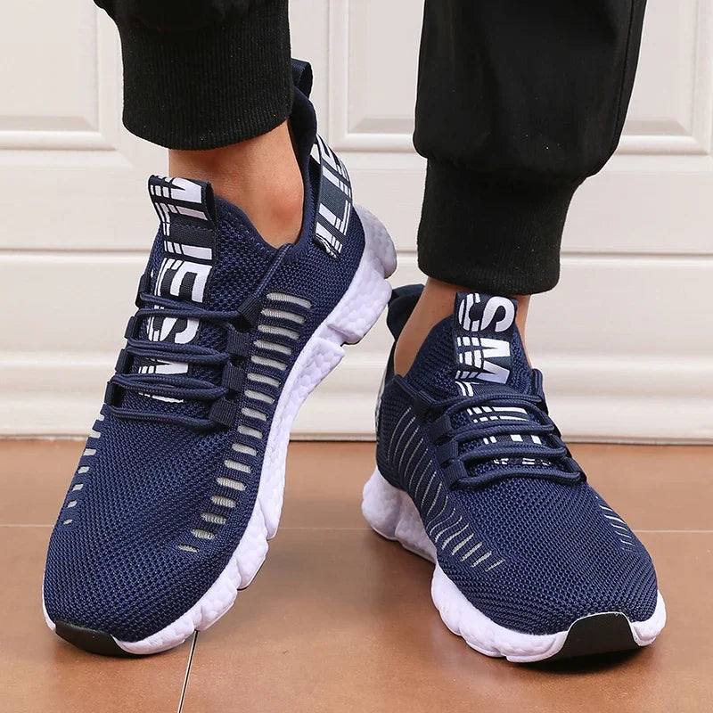 New Men's Sports Shoes with Cushioning Mesh Speculative Stage Hiking Shoes Anti Slip Comfortable Lightweight Gym Training Shoes