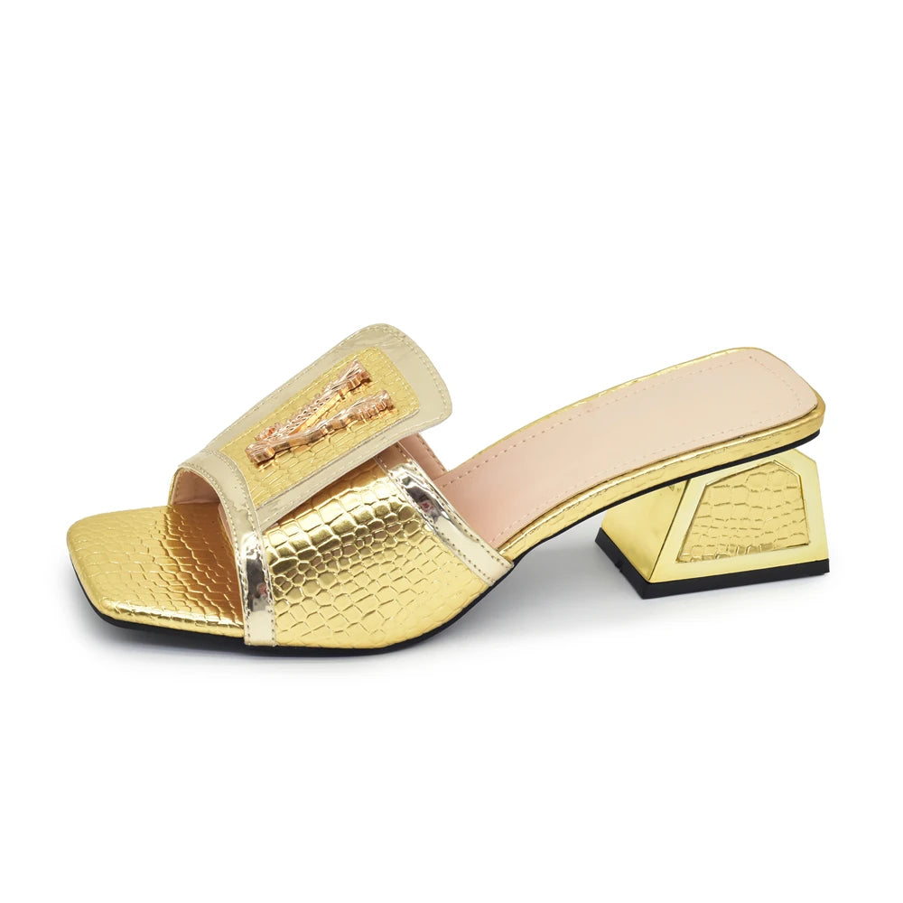 Latest Luxury Designer High Heels Sandals Women Open Toe Pumps Patent Leather Ladies Shoes and Sandals Decorated with Appliques
