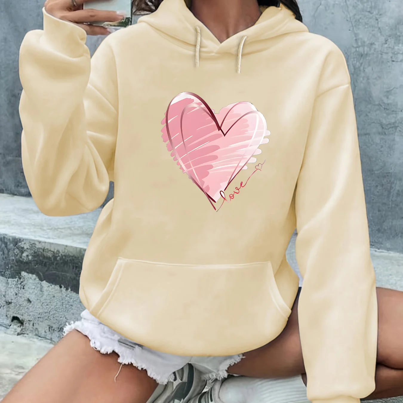 Women's autumn and winter warm and loose casual heart-shaped pattern printed thick velvet long sleeved hooded sweatshirt BAZAARHUBO