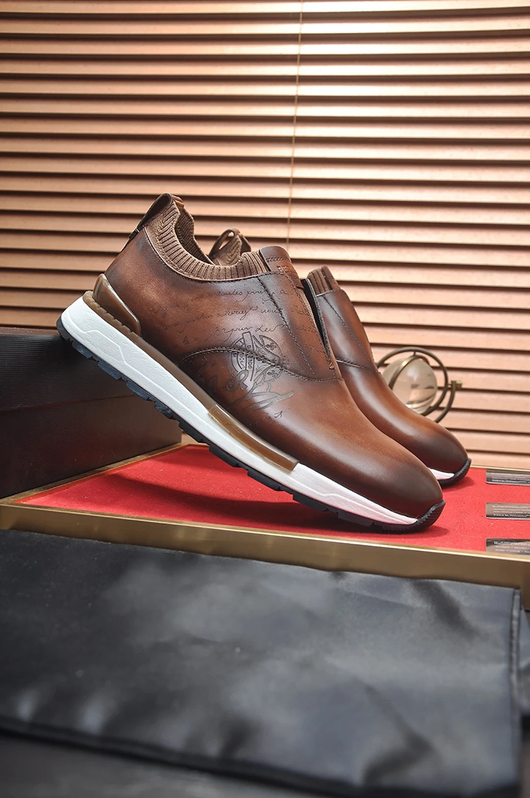 BLLIYOSS 1895 Men Shoes 2025 new Calf leather stitching high quality Three dimensional relief sculpture Embossed badge pattern