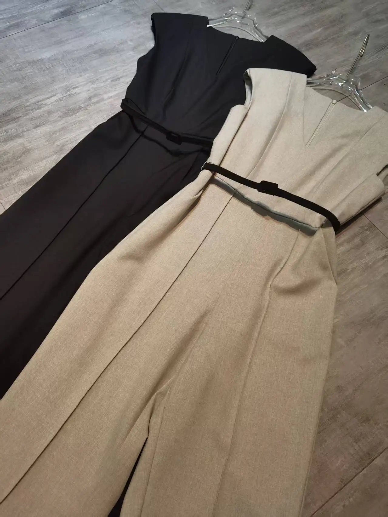 Elegant sleeveless trouser jumpsuit in a minimalist business style with belt