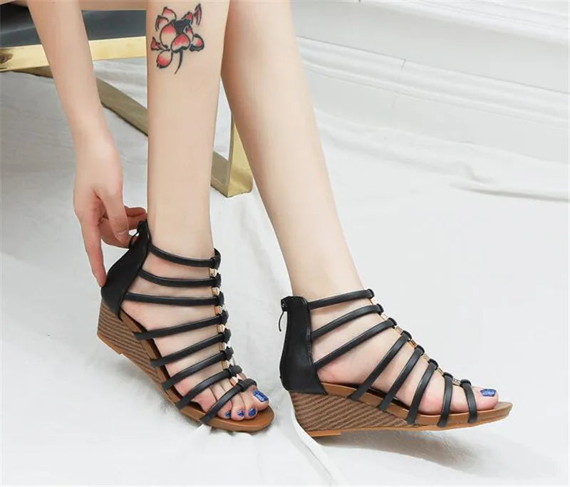 YAERNI Summer New Women Shoes Fashion Casual Outdoor Beach Slippers Comfortable Flat Bottomed Toe Women Sandals Plus Size