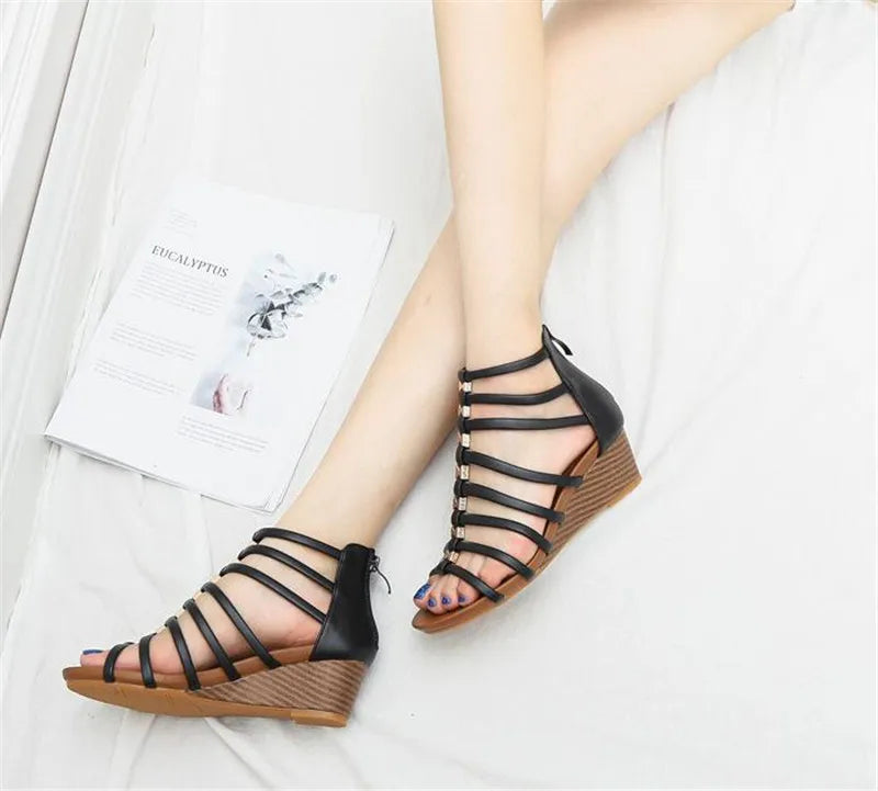 YAERNI Summer New Women Shoes Fashion Casual Outdoor Beach Slippers Comfortable Flat Bottomed Toe Women Sandals Plus Size
