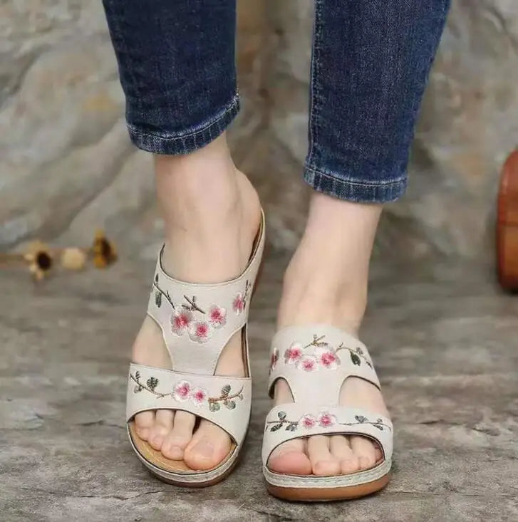 Women Slippers Summer Platform Hollow Outdoor Cool Garden Beach Shoes Woman Slip On Flip Flops Cozy Mules Zapatos Mujer
