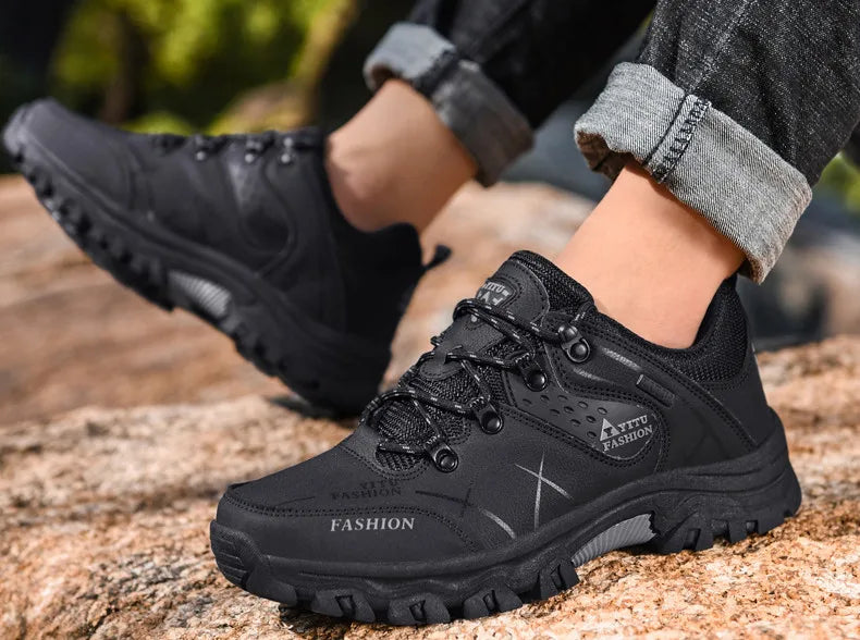 Brand New Spring Autumn Men Work Casual Shoes Men Outdoors Leather Round Toe Sneakers Men Climbing Hiking Shoes Big Size 39-47