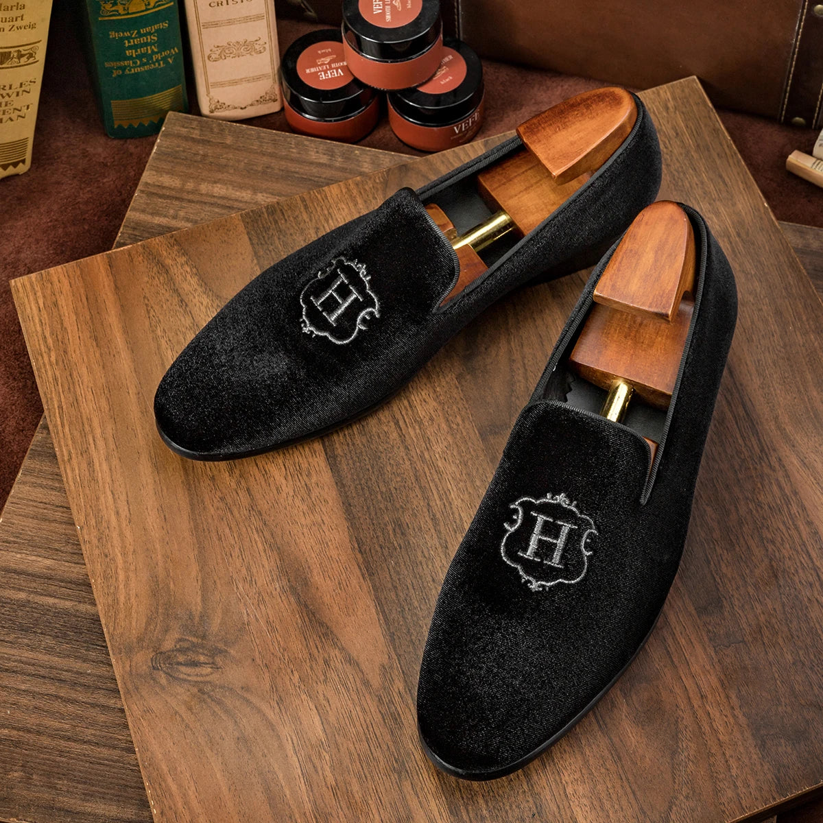 Hanmce 2025 New Design Fashion Velvet Material Slip On Luxury Hand Made Smoking Men Shoes
