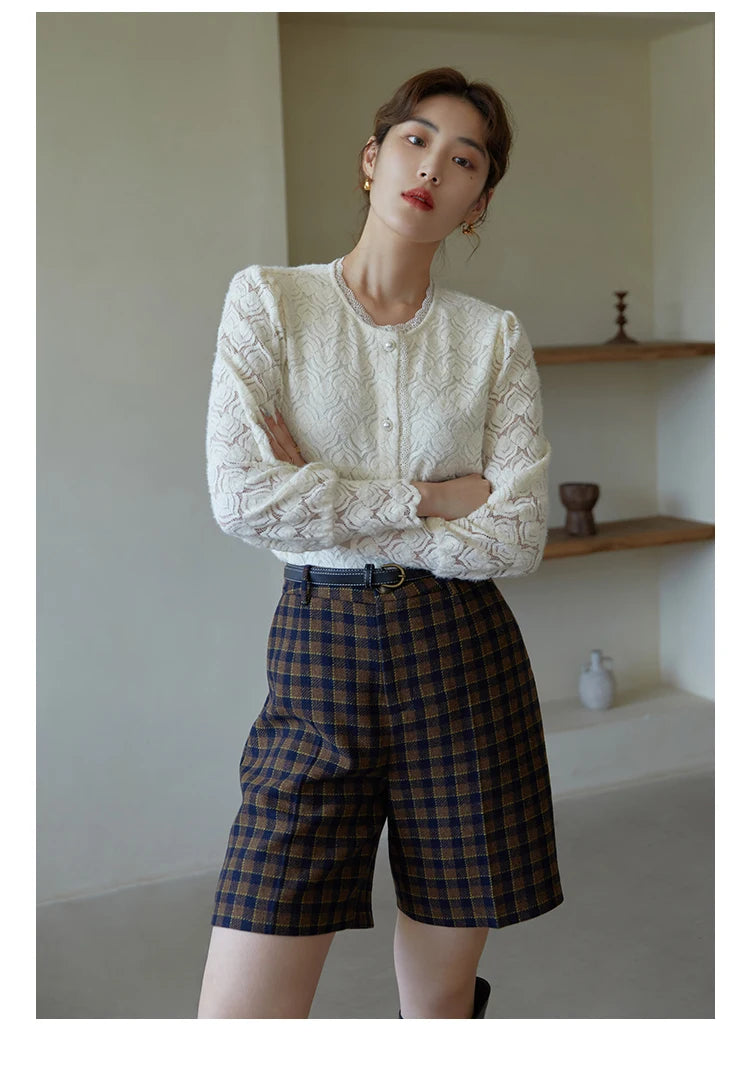 DUSHU Women's Winter Retro Corduroy Black Padded Shorts Plaid Loose Commuter Wide Leg Short Pants Women High Waisted Pants
