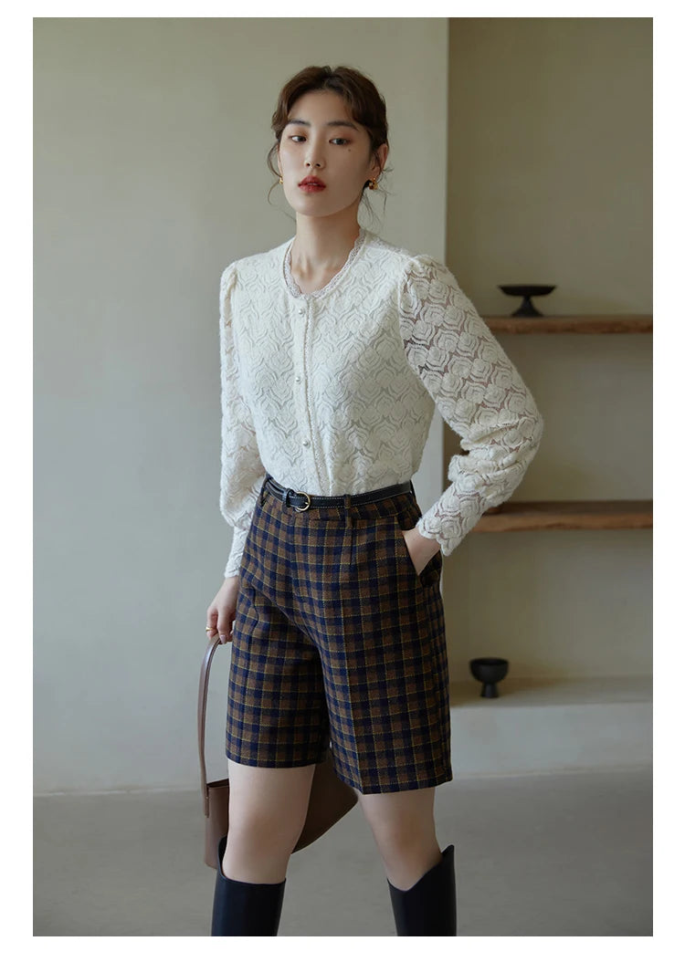 DUSHU Women's Winter Retro Corduroy Black Padded Shorts Plaid Loose Commuter Wide Leg Short Pants Women High Waisted Pants