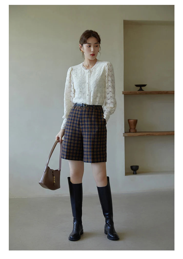 DUSHU Women's Winter Retro Corduroy Black Padded Shorts Plaid Loose Commuter Wide Leg Short Pants Women High Waisted Pants