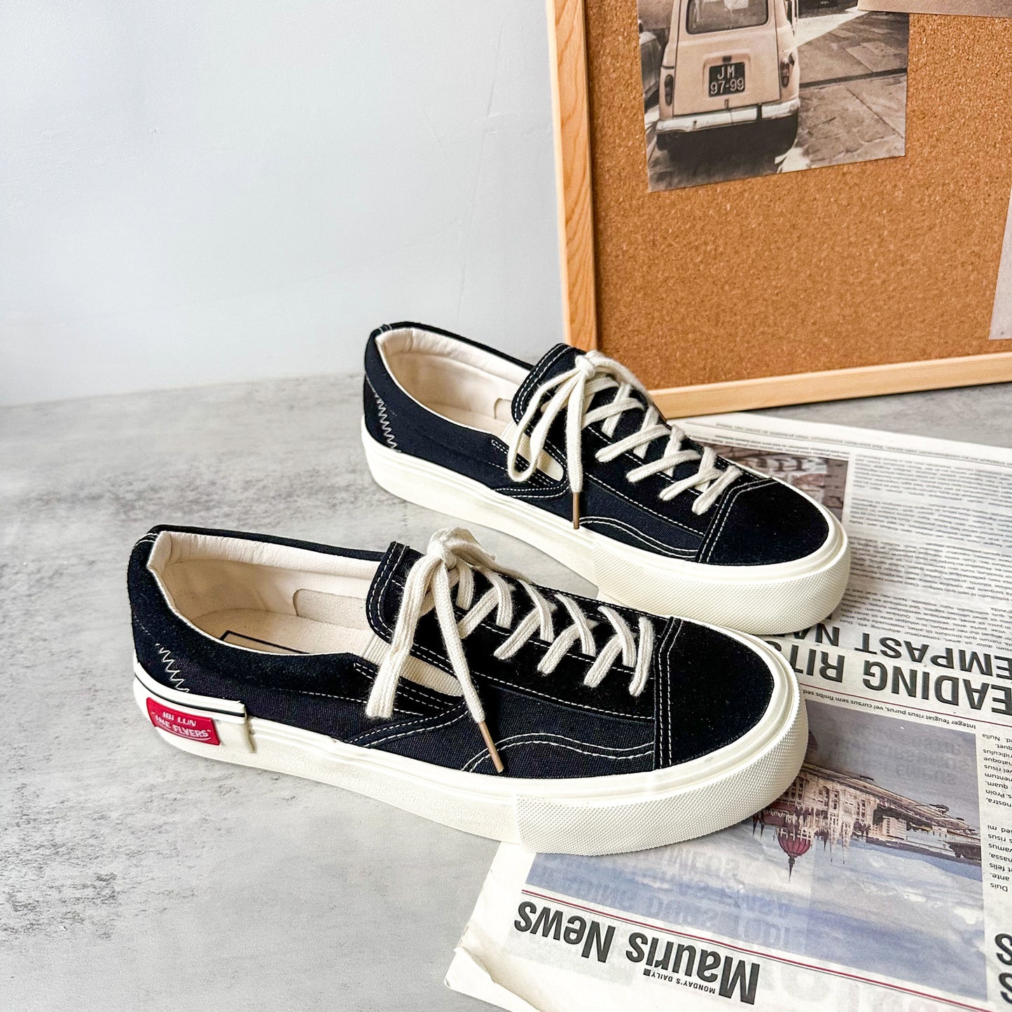 Run-11 2025 New Autumn Style Versatile Classic Canvas Shoes for Couples, Original Design Chic Black Sneakers