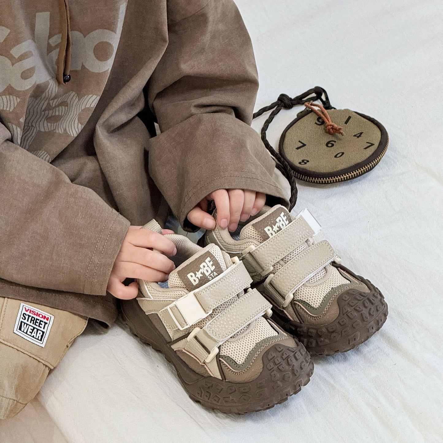Children's Running Shoes 2026 Spring and Autumn Season Boys and Girls Lightweight Breathable Sports Shoes Soft Sole Versatile Dad Shoes Non-Slip