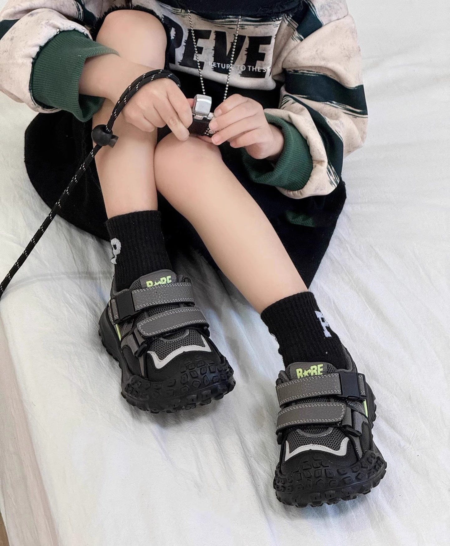 Children's Running Shoes 2026 Spring and Autumn Season Boys and Girls Lightweight Breathable Sports Shoes Soft Sole Versatile Dad Shoes Non-Slip