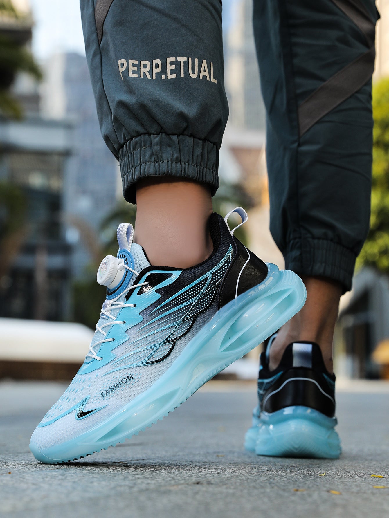 Men's Shoes 2025 New Autum Breathable Running Shock-Absorbing Trendy Shoes Swivel Buckle Mesh Casual Shoes Youth Sports Trend