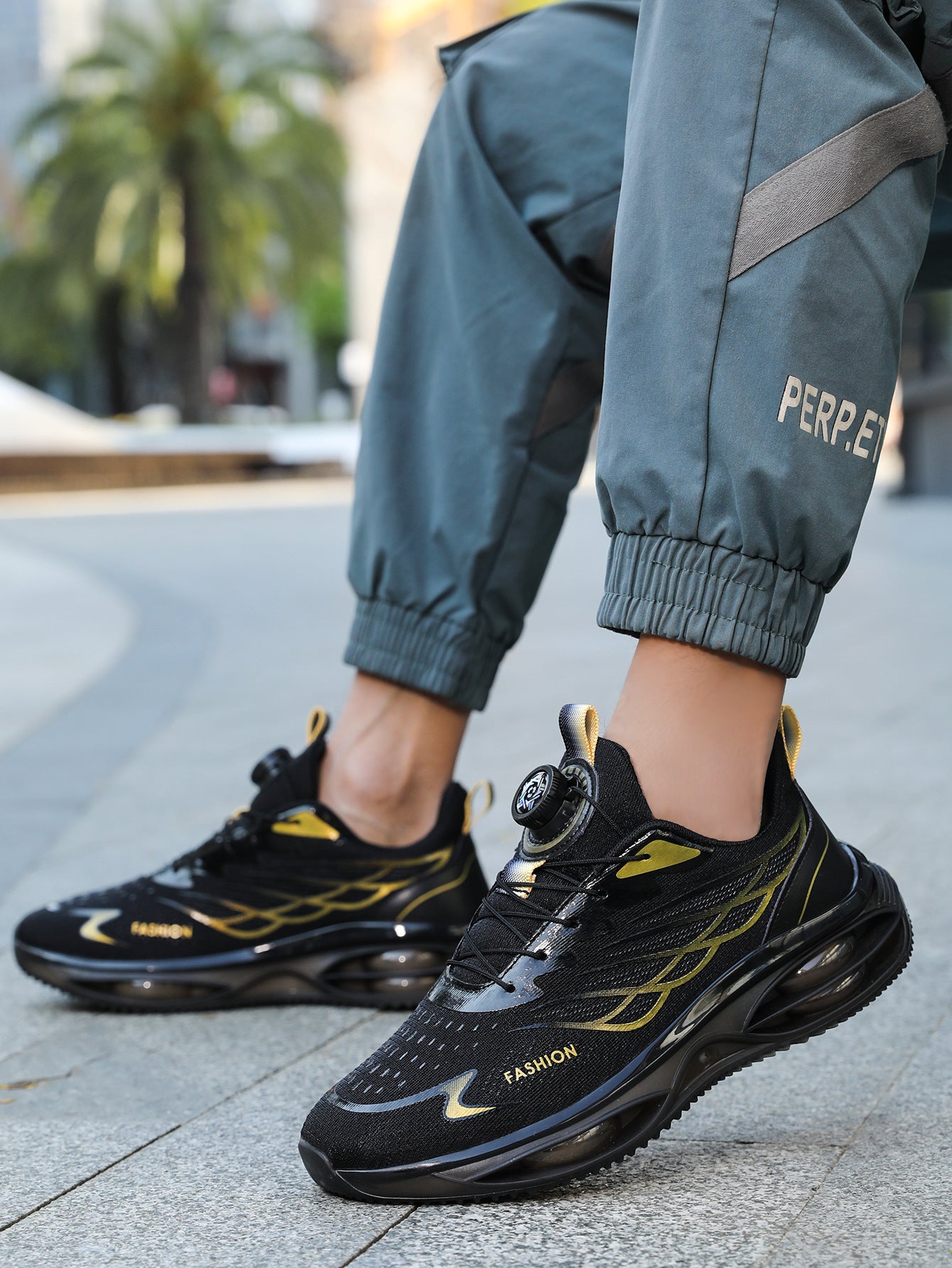 Men's Shoes 2025 New Autum Breathable Running Shock-Absorbing Trendy Shoes Swivel Buckle Mesh Casual Shoes Youth Sports Trend