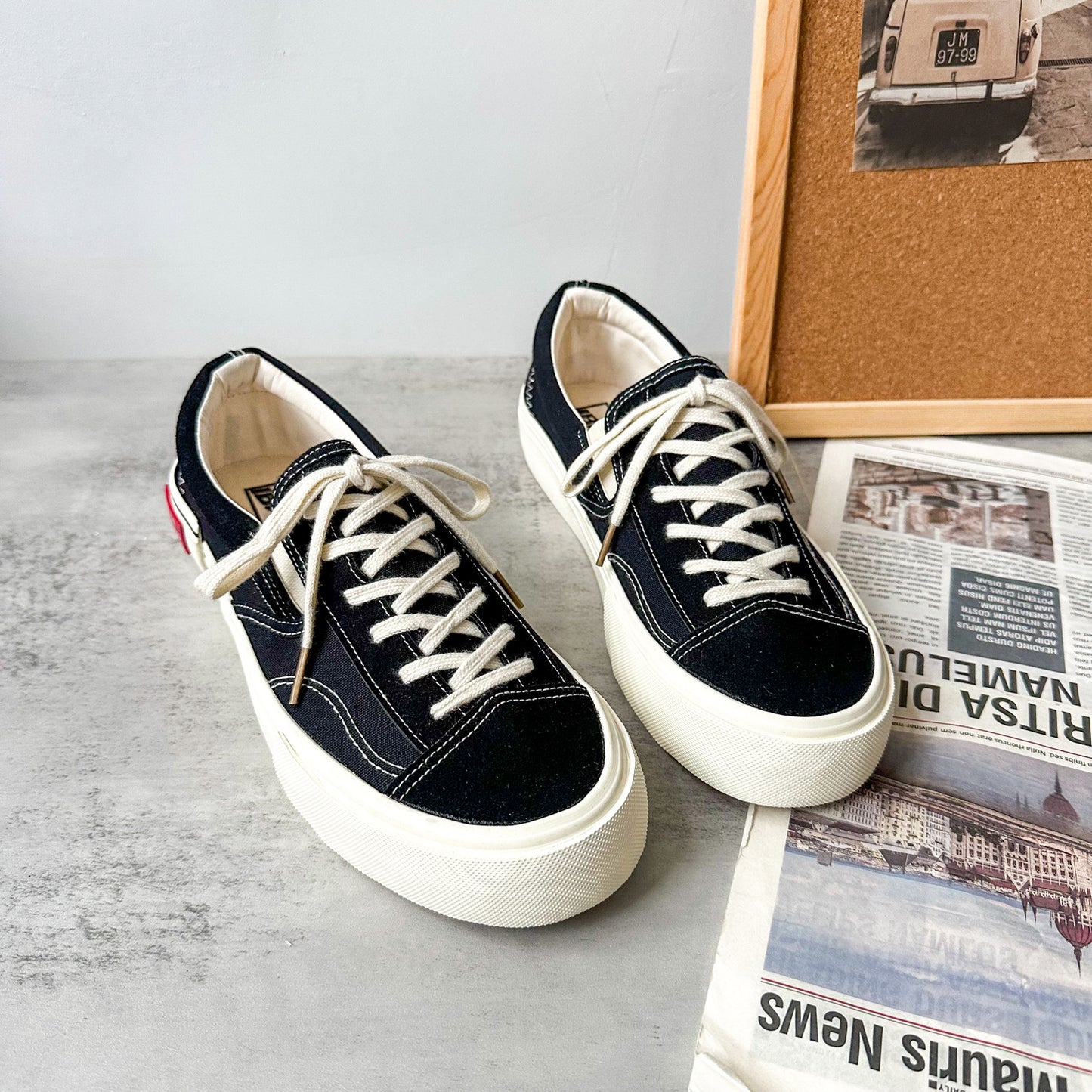 Run-11 2025 New Autumn Style Versatile Classic Canvas Shoes for Couples, Original Design Chic Black Sneakers