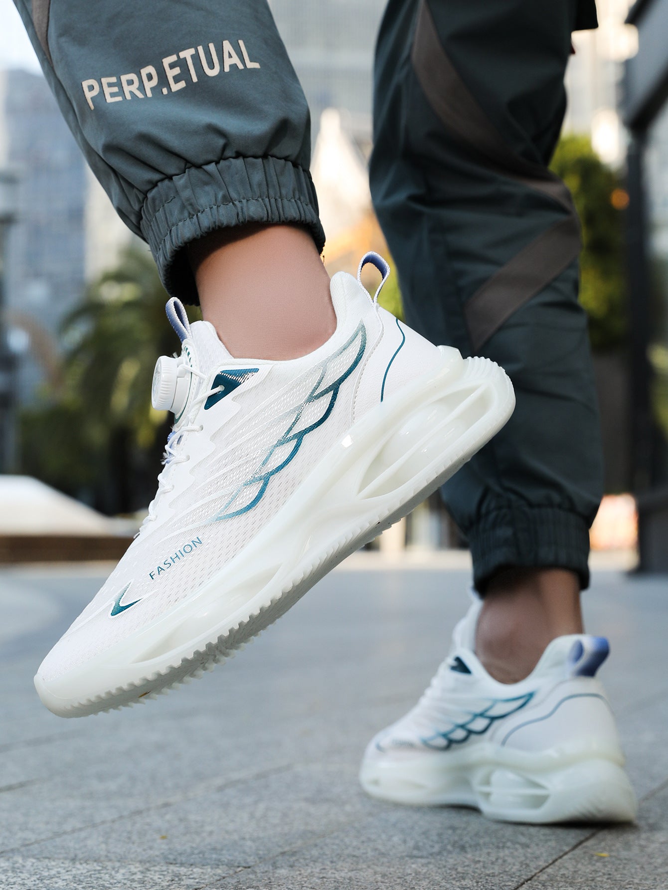 Men's Shoes 2025 New Autum Breathable Running Shock-Absorbing Trendy Shoes Swivel Buckle Mesh Casual Shoes Youth Sports Trend