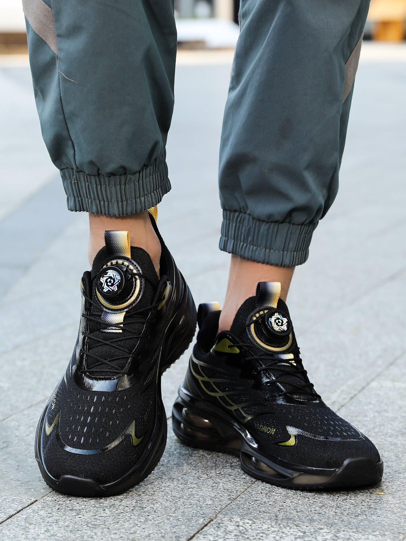 Men's Shoes 2025 New Autum Breathable Running Shock-Absorbing Trendy Shoes Swivel Buckle Mesh Casual Shoes Youth Sports Trend