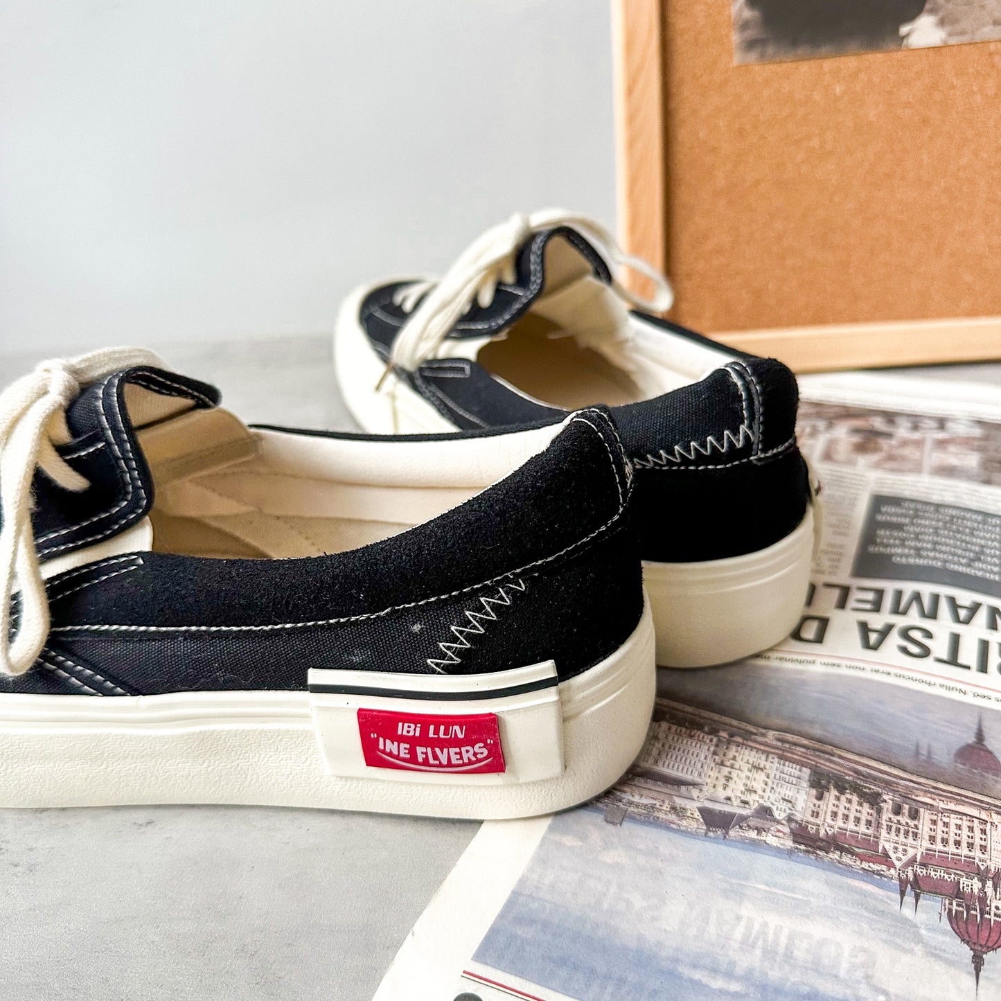 Run-11 2025 New Autumn Style Versatile Classic Canvas Shoes for Couples, Original Design Chic Black Sneakers
