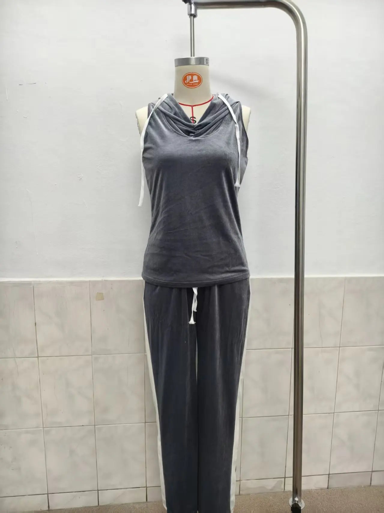 Casual Summer Trousers Set Fashionable Solid Color Loose Gold Velvet Sleeveless Hooded Top Lace-up Trousers Sports Two-piece Set