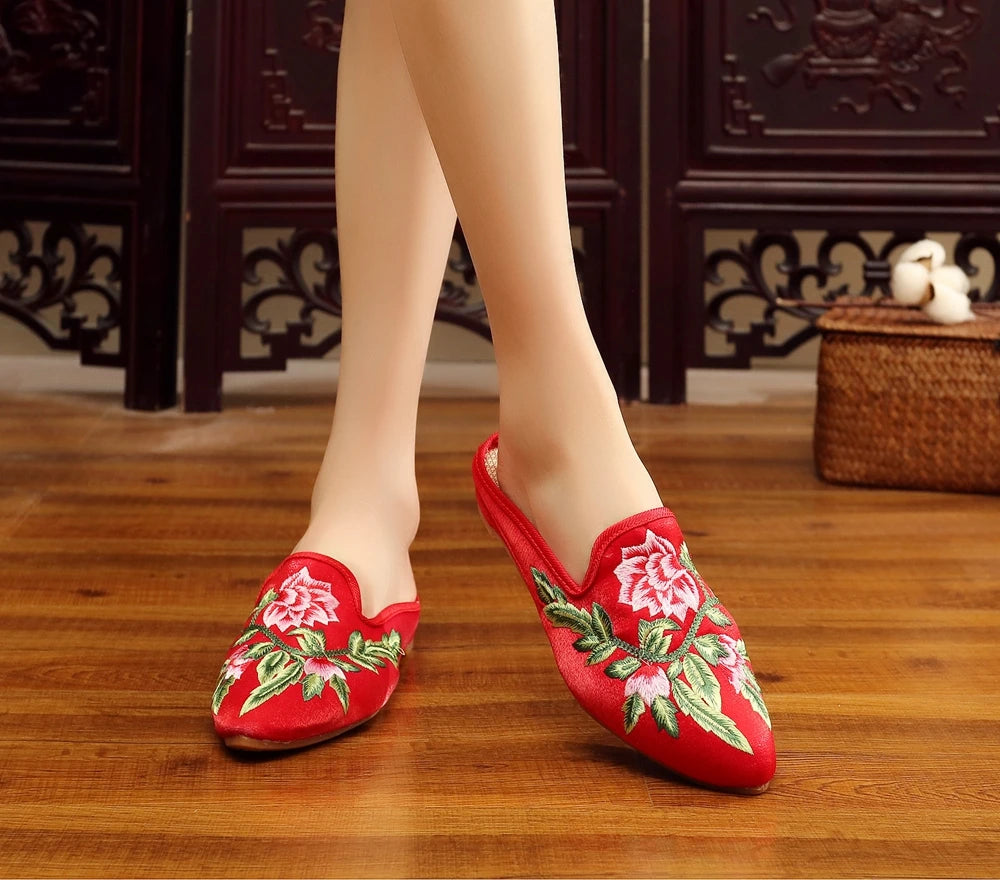 Veowalk Flowers Embroidered Women Flannel Cotton Mules Slippers Close Pointed Toe All Season Leisure Ladies Comfort Flat Shoes