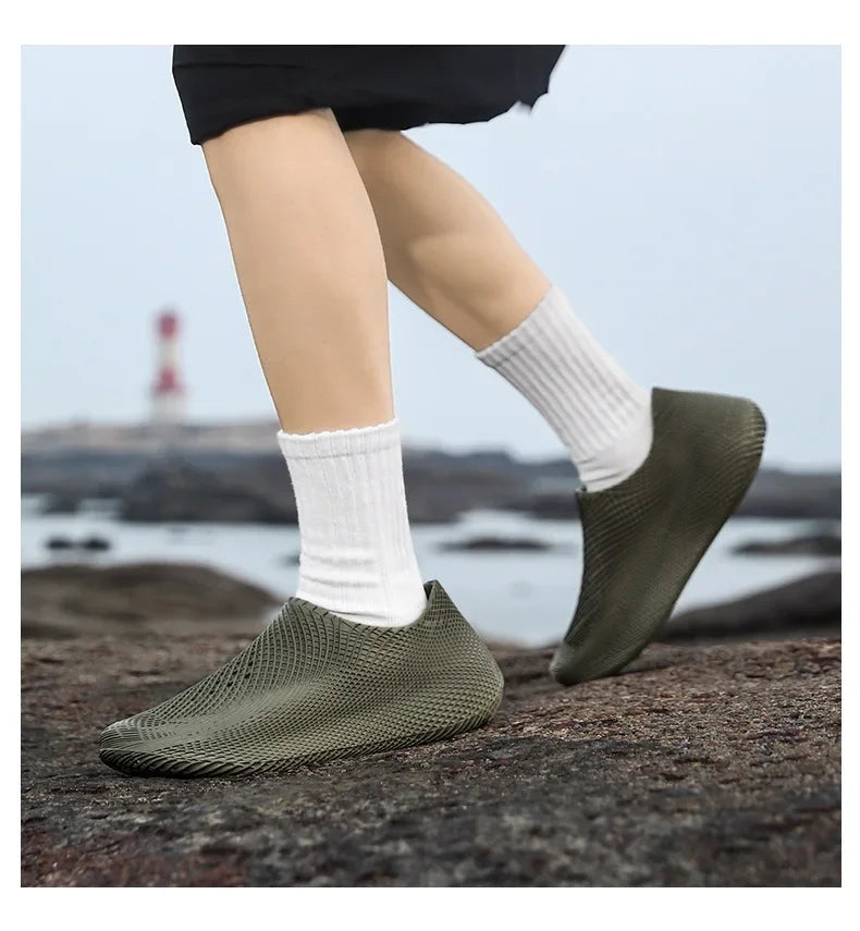 Designer Lightweight Luxury Summer New 3D Hole Hole Shoes Full Wrap Couple Casual Sandals Outdoor Beach Shoes for Men