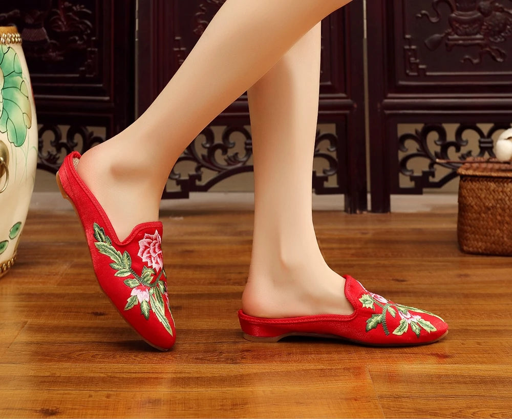 Veowalk Flowers Embroidered Women Flannel Cotton Mules Slippers Close Pointed Toe All Season Leisure Ladies Comfort Flat Shoes