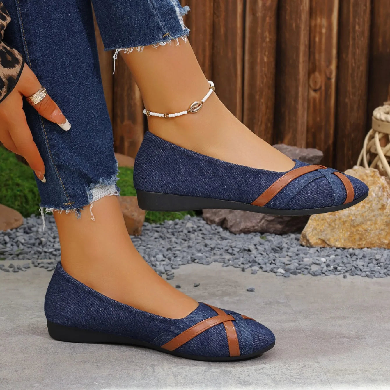 2025 Spring and Autumn New Fashionable Breathable Comfortable Flat Shoes Anti slip Large Women's Shoes Casual Shoes