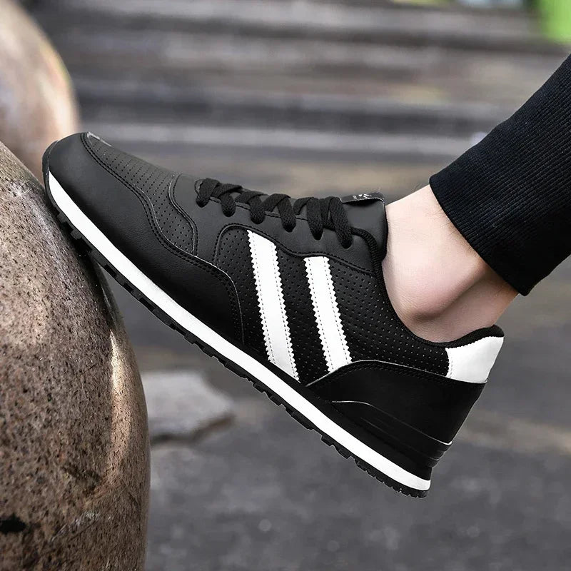 2024 Men Classical Running Shoes Lightweight Leather Outdoor Casual Sneakers Men Comfortable Sport Breathable Flat Jogging Shoes