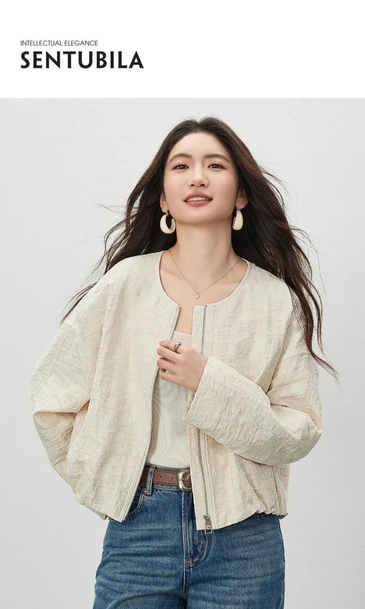 SENTUBILA Women's Loose Cropped Jacket 2026 Spring New Minimalist Round Neck 3D Embossed Jacquard Textured Zipper Coat 161WB6323