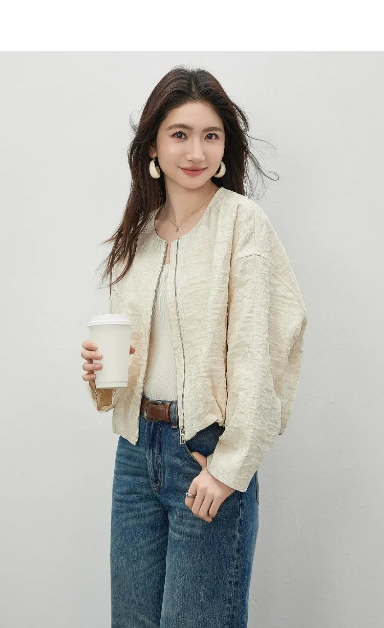 SENTUBILA Women's Loose Cropped Jacket 2026 Spring New Minimalist Round Neck 3D Embossed Jacquard Textured Zipper Coat 161WB6323