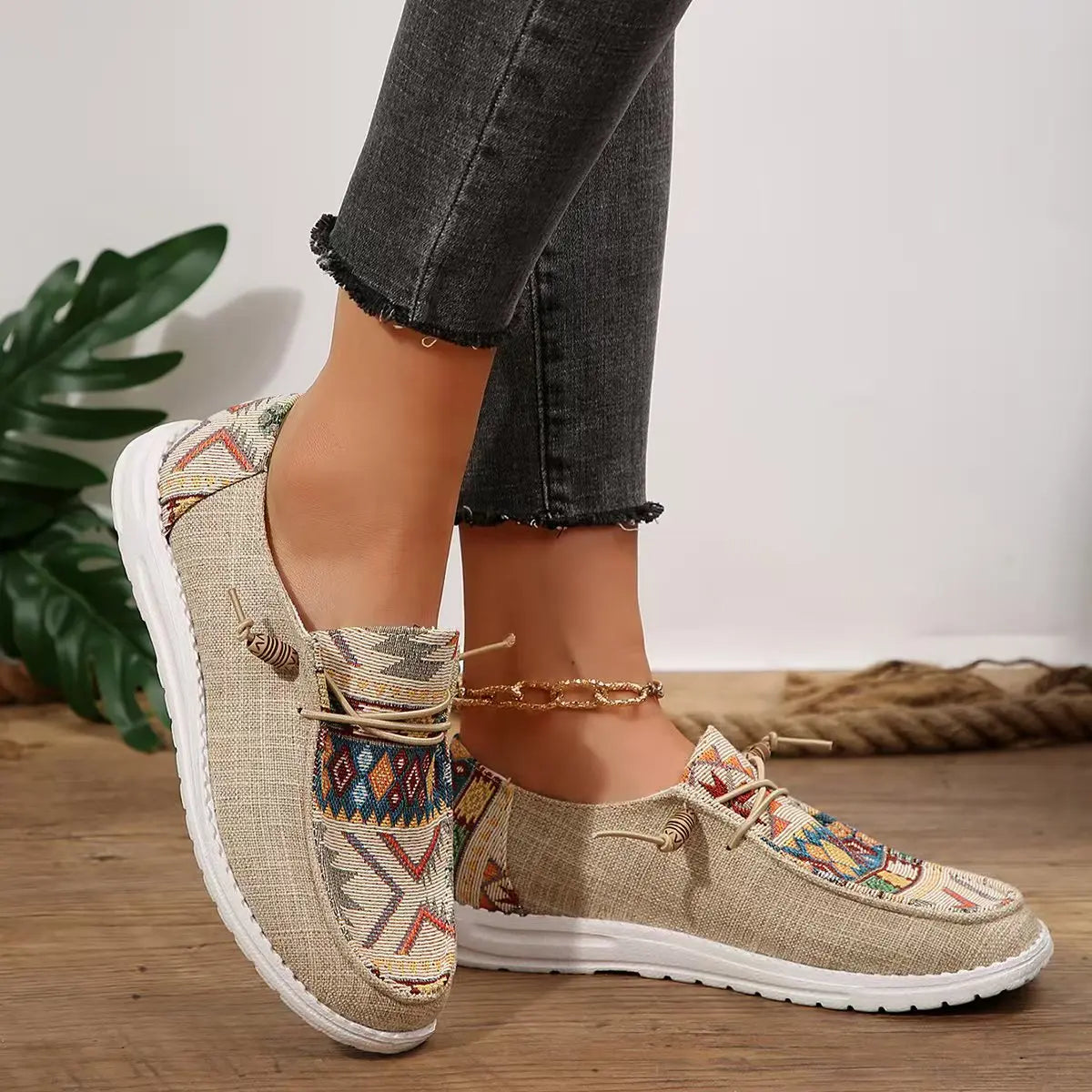 Women's Lightweight Sports Shoes Spring Fashion Flats Lace Up Soft Sole Casual Sneakers Women Comfortable Non Slip Walking Shoes