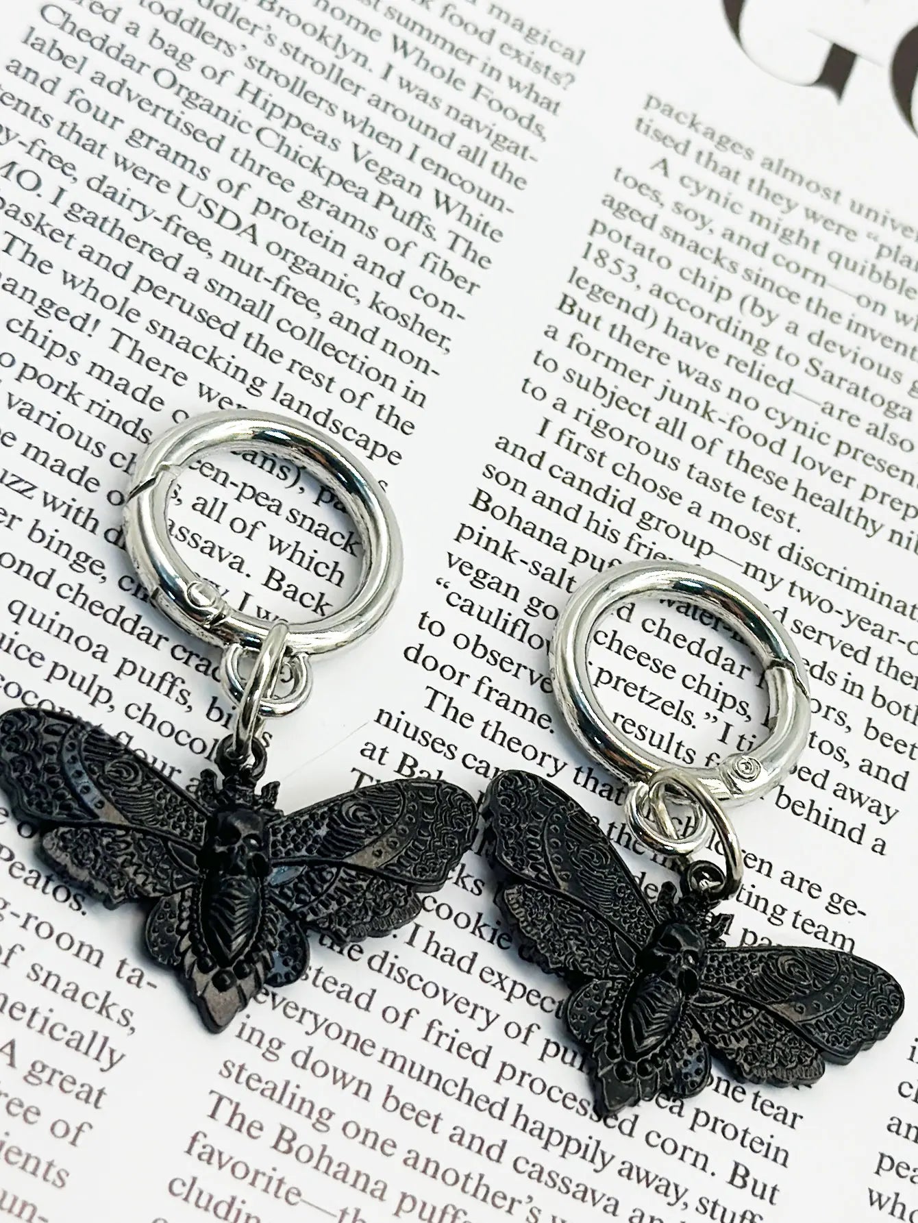 1 Pair of Gothic Ancient Silver Black Skull Butterfly Moth Decoration for Boots, DIY Shoe Accessories Add Mysterious Atmosphere for Women and Men - Compact, Exquisite, Multifunctional Fashion Items, Halloween Gifts