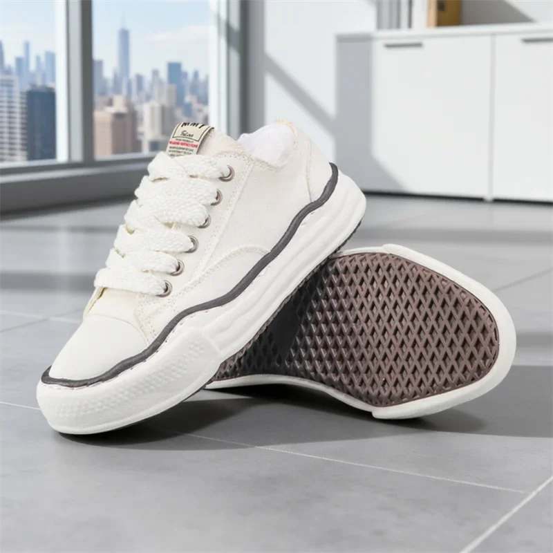 SneakersRetro Casual Unisex Sports Sneakers 2026 New: Streetwear Brand Couples Breathable Soft-Soled Versatile Student