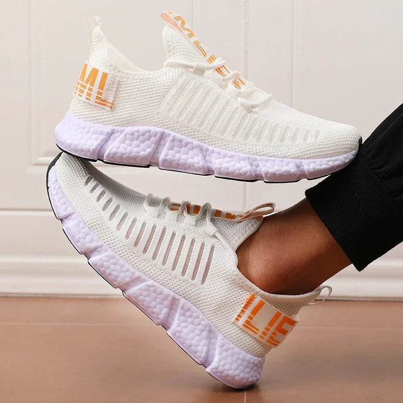 New Men's Sports Shoes with Cushioning Mesh Speculative Stage Hiking Shoes Anti Slip Comfortable Lightweight Gym Training Shoes