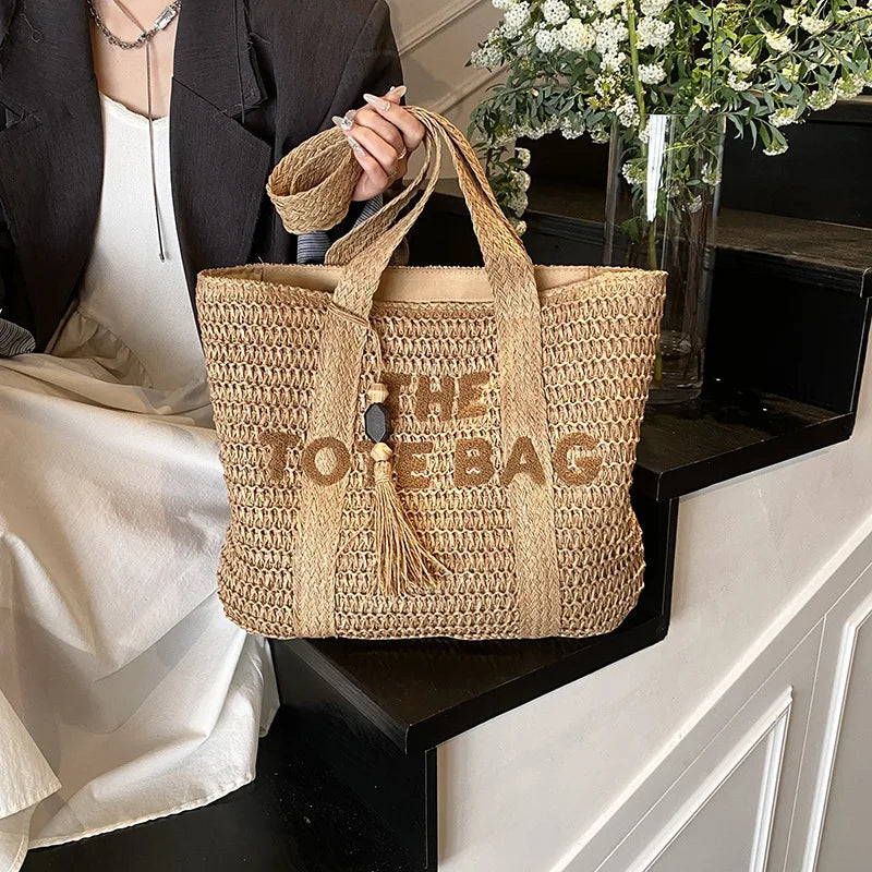 Straw woven bag, women's new versatile large capacity commuting tote bag, fashionable and stylish vacation bag