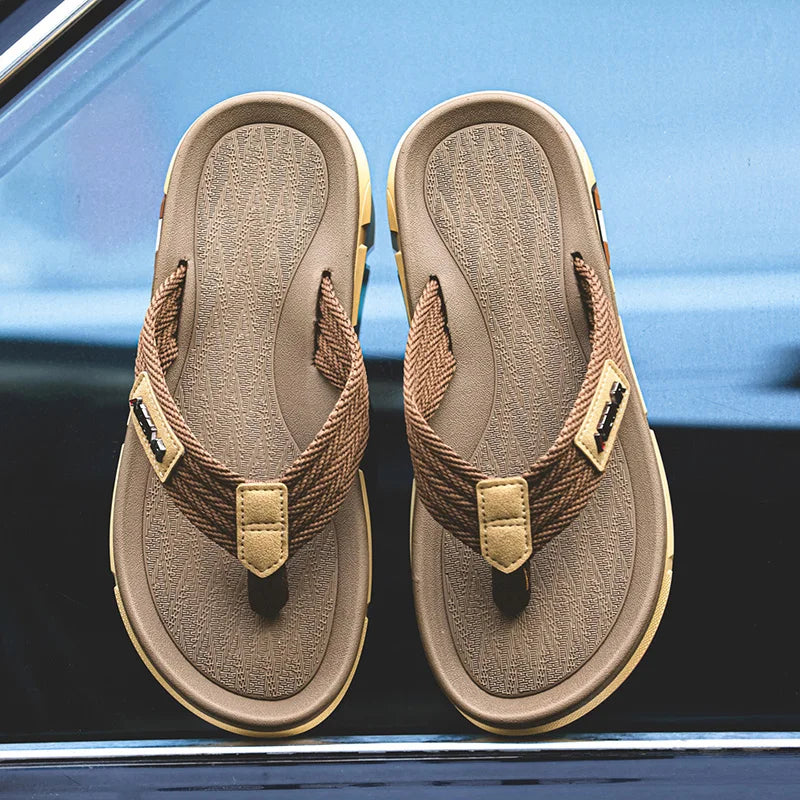 Stylish, versatile men’s moccasin sandals with soft soles, comfortable, slip-resistant, and durable, perfect for outdoor use.