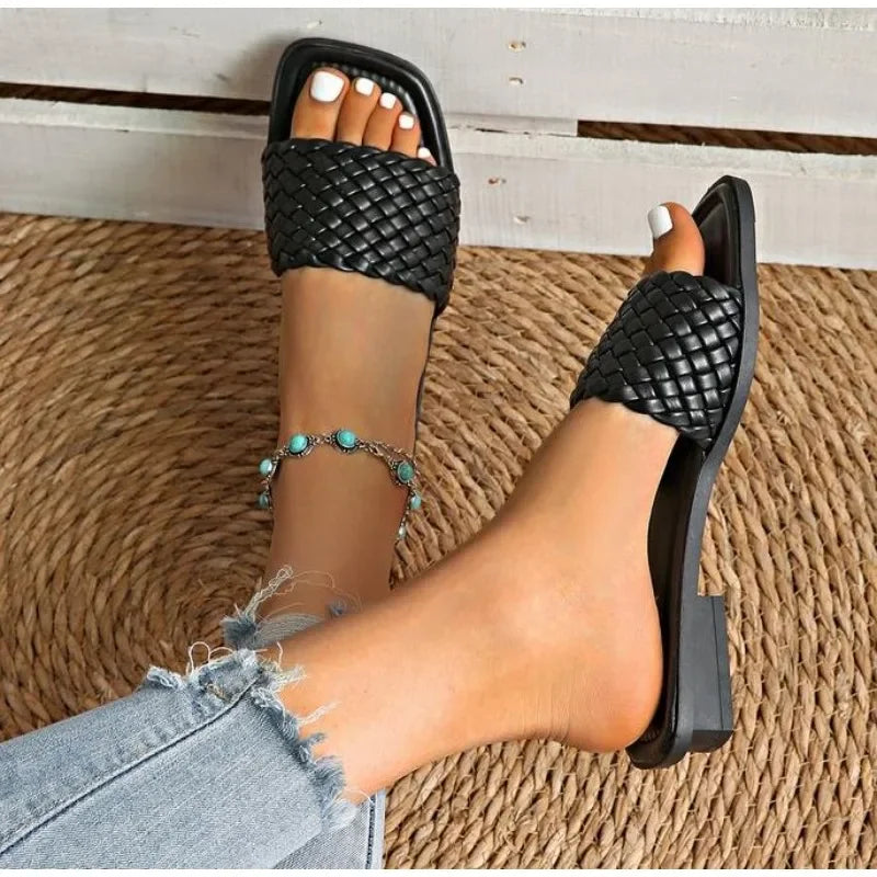 New Women's Slippers Summer Selling Sexy Braided Red Square Toe Flat Flip-Flops Fashion Beach Mules Casual Indoor Home Slippers