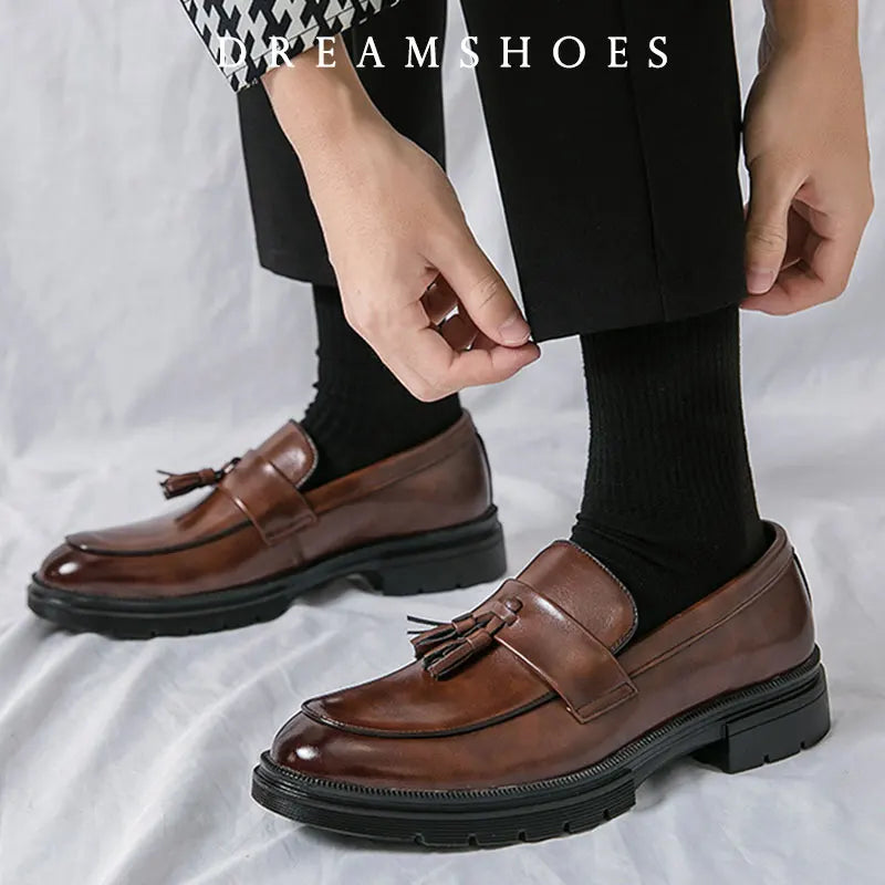 2025 Shoes Men Fashion Soft Moccasins Men Loafers High Quality Leather Tassel Shoes Mens Flats Driving Shoe Plus Size 46