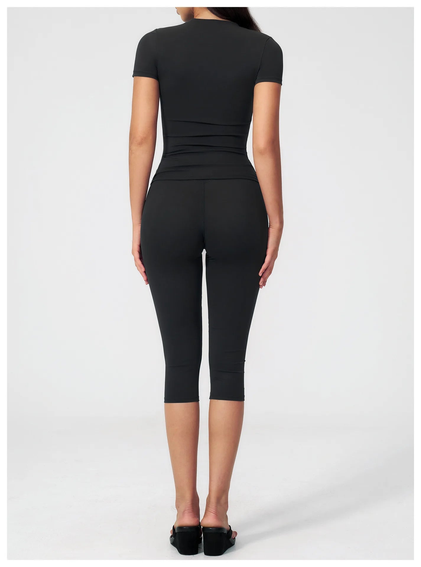 Sports Set Two Pieces Yoga Set Women's Sports Set Quick Drying Short Sleeve Fitness Set Gym Running Slim Capri Pants Sportswear