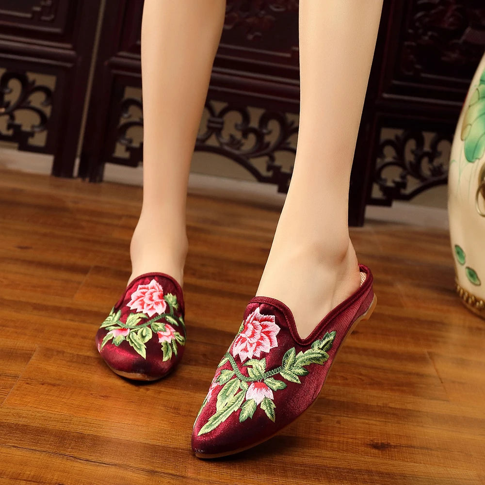 Veowalk Flowers Embroidered Women Flannel Cotton Mules Slippers Close Pointed Toe All Season Leisure Ladies Comfort Flat Shoes