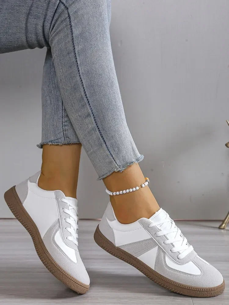2025 autumn new flat sports shoes for women fashionable mixed color lace up vulcanized shoes comfortable casual shoes