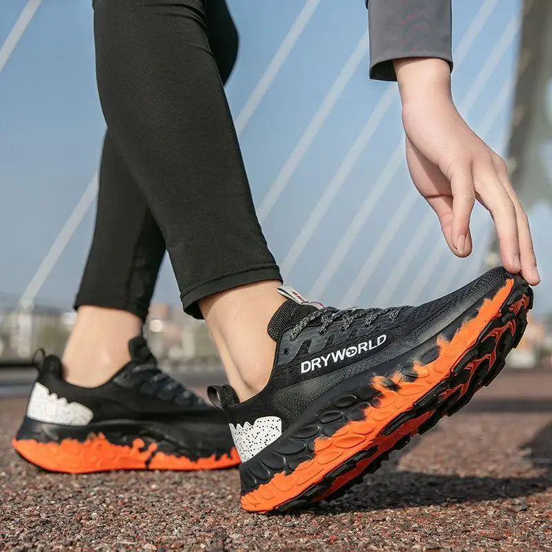New Fashion Neutral Marathon Running Shoes Outdoor Road Lightweight Slow Running Shoes Men's and Women's Casual Walking Shoes
