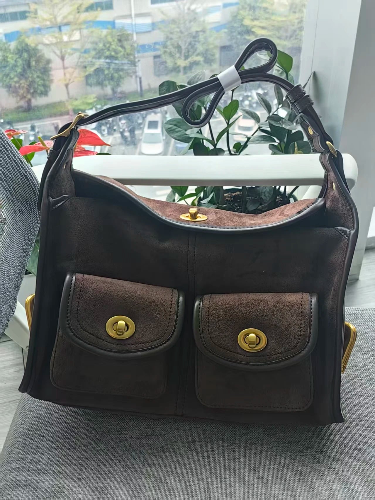 Casual Commuter Large Capacity Suede Pillow Bag Single Shoulder Crossbody Bag Vintage Style Polyester Lining Zipper Closure