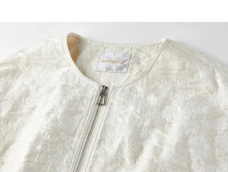 SENTUBILA Women's Loose Cropped Jacket 2026 Spring New Minimalist Round Neck 3D Embossed Jacquard Textured Zipper Coat 161WB6323