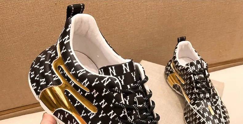 Brand Men Sneakers Fashion Print Casual Shoes Men Breathable Lace Up Running Shoes Luxury High Quality Men Sport Shoes 2026 New