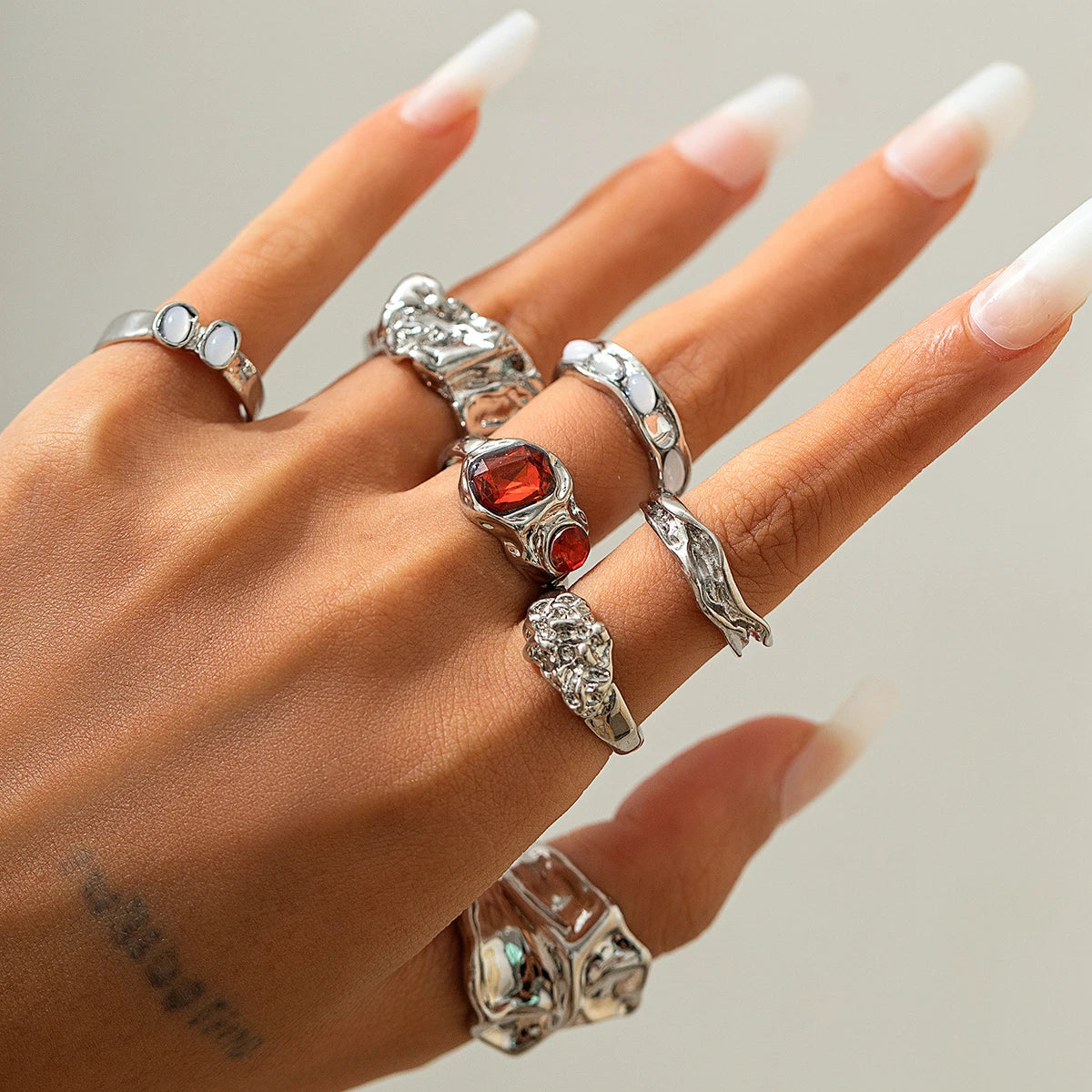 Ingemark 7Pcs/Set Vintage Irregular Folded Surface Open Rings for Women Goth Red Rhinestone Finger Rings Wed Bridal Jewelry Gift