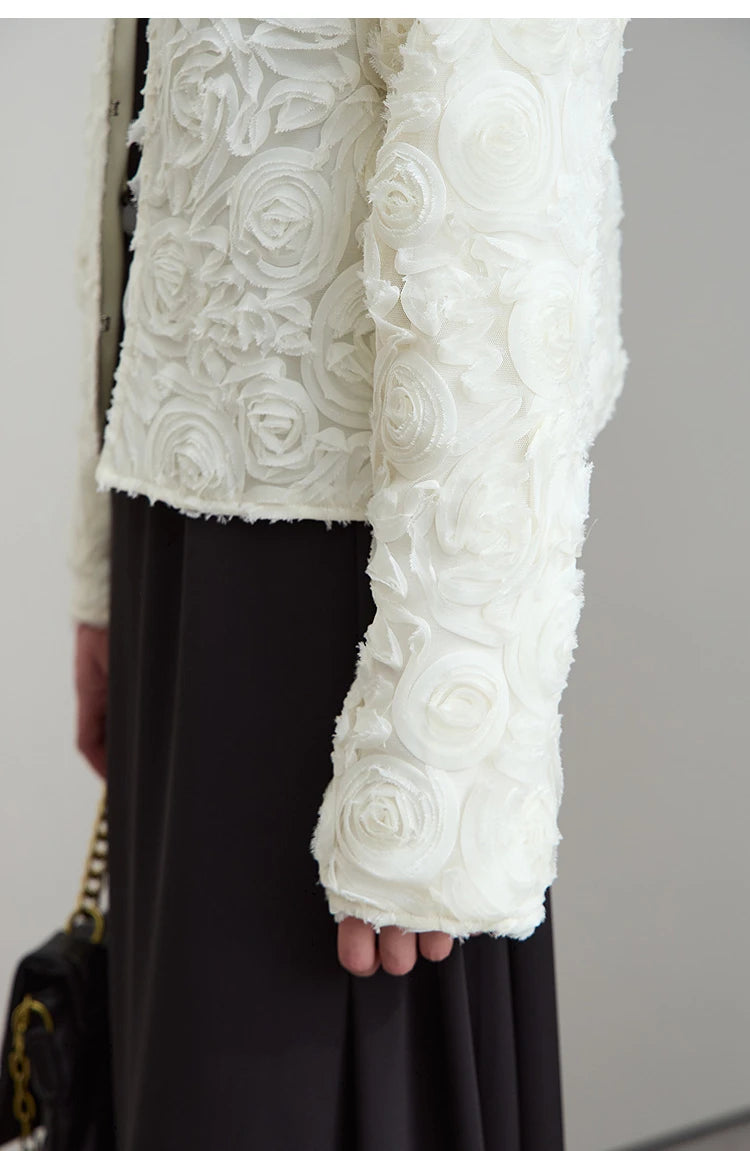 AMII Minimalism Short Jacket Women 2025 Autumn New Elegant Romantic Stereoscopic Flower O-Neck Hook Button Outwear Coat 12521066