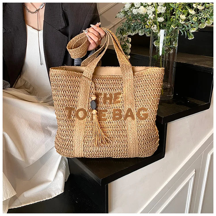 Straw woven bag, women's new versatile large capacity commuting tote bag, fashionable and stylish vacation bag