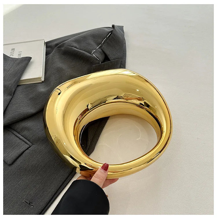 Hot Selling Creative Design Women's Top-Handle Bag PVC Metallic Luster Half Moon Banquet Women's Bag 2026 New Luxury Handbag