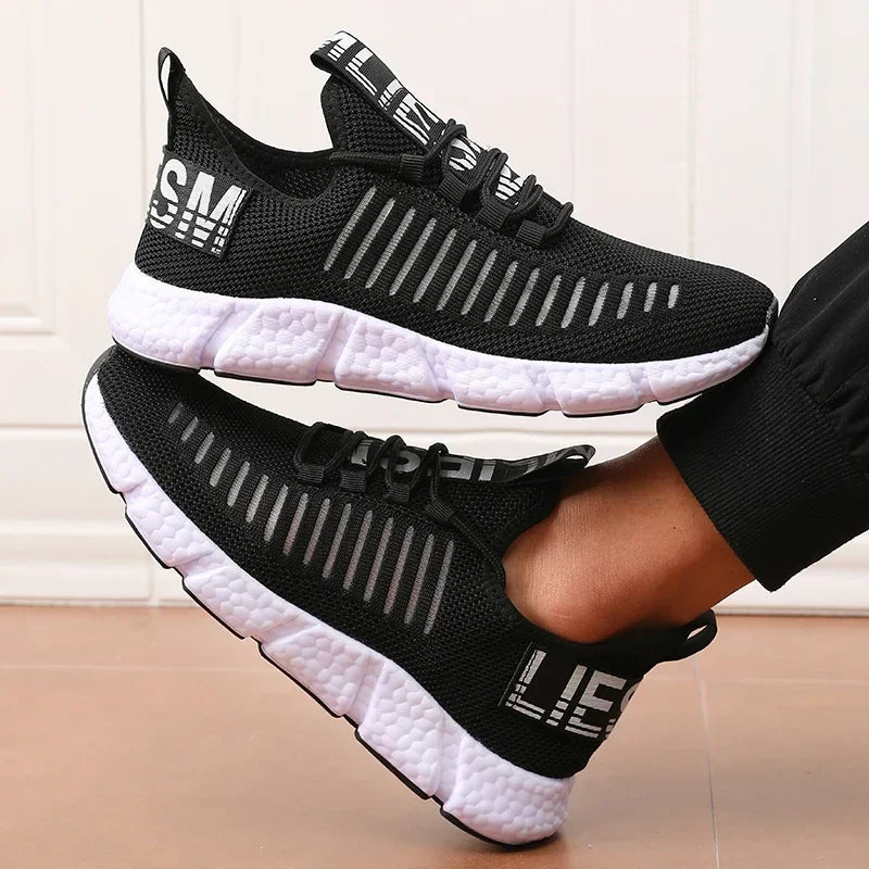 New Men's Sports Shoes with Cushioning Mesh Speculative Stage Hiking Shoes Anti Slip Comfortable Lightweight Gym Training Shoes